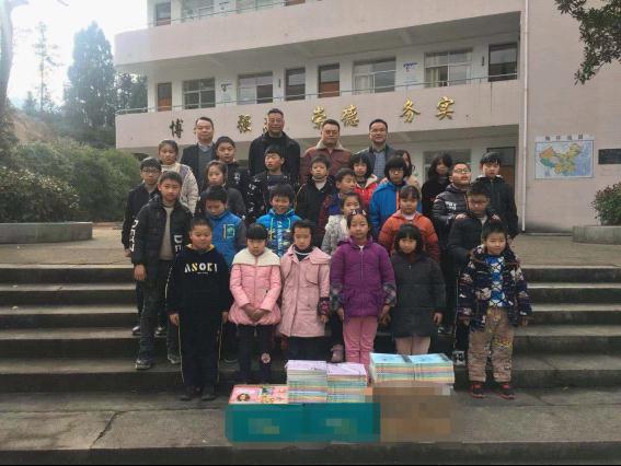 惠多利向臨海白水洋鎮(zhèn)黃坦小學(xué)&ldquo;書&rdquo;送希望